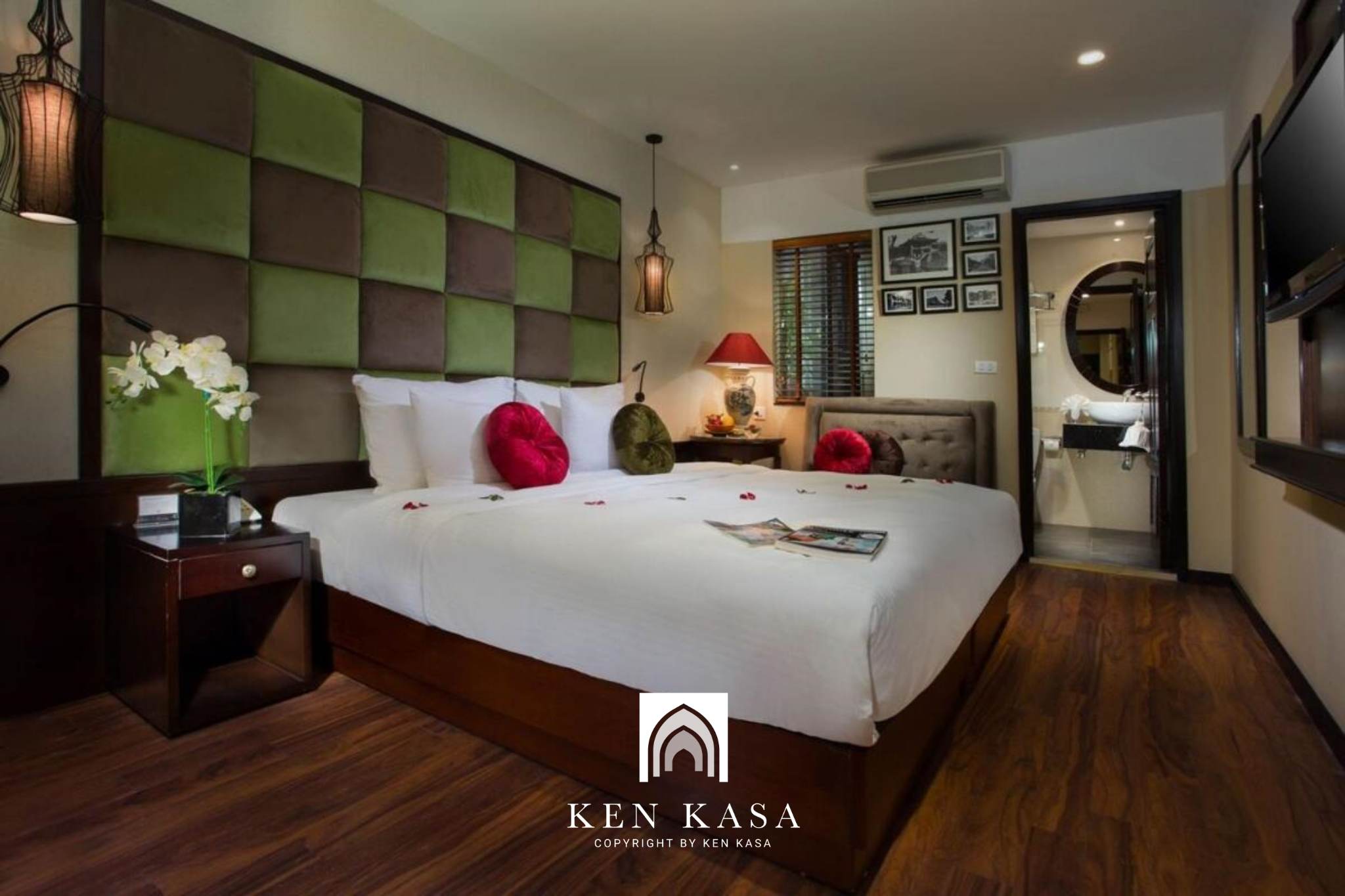 Phòng deluxe cozy giường đôi tại Ambassador Hanoi Hotel & Travel 